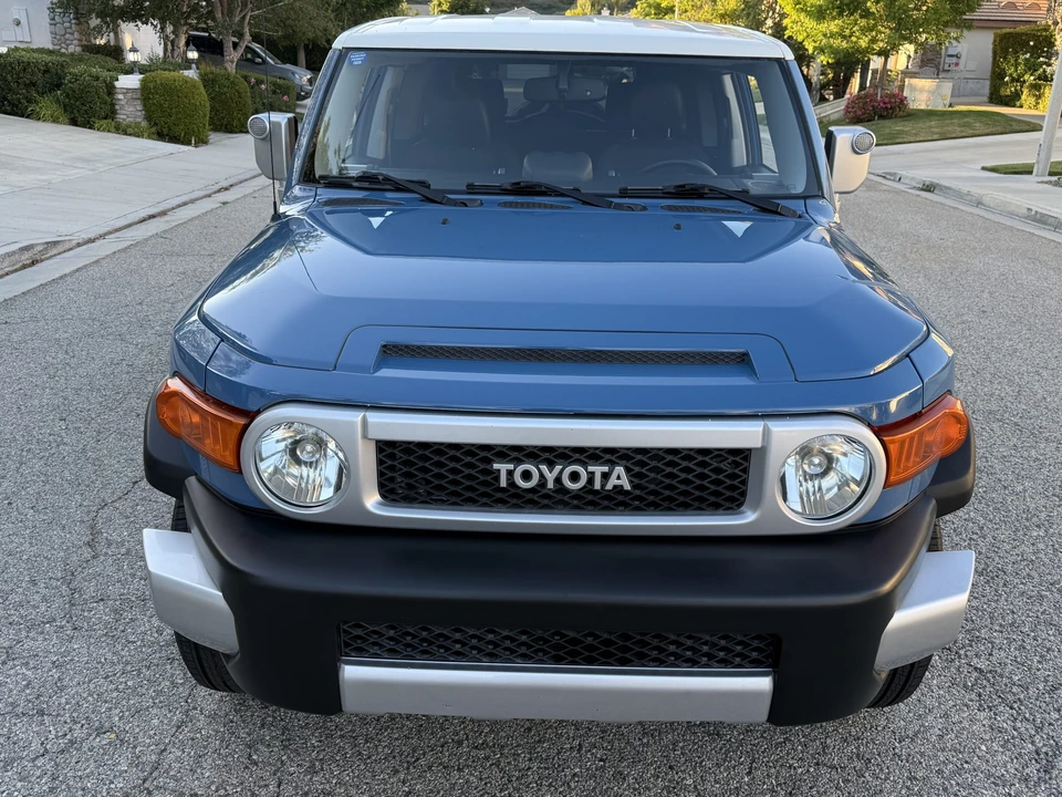 2013 Toyota FJ Cruiser - Image 28 of 31