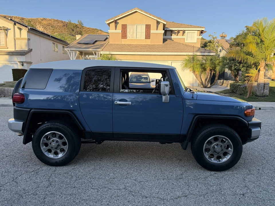 2013 Toyota FJ Cruiser - Image 21 of 31