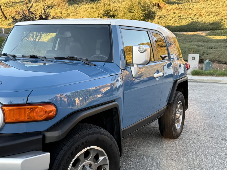 2013 Toyota FJ Cruiser - Image 29 of 31