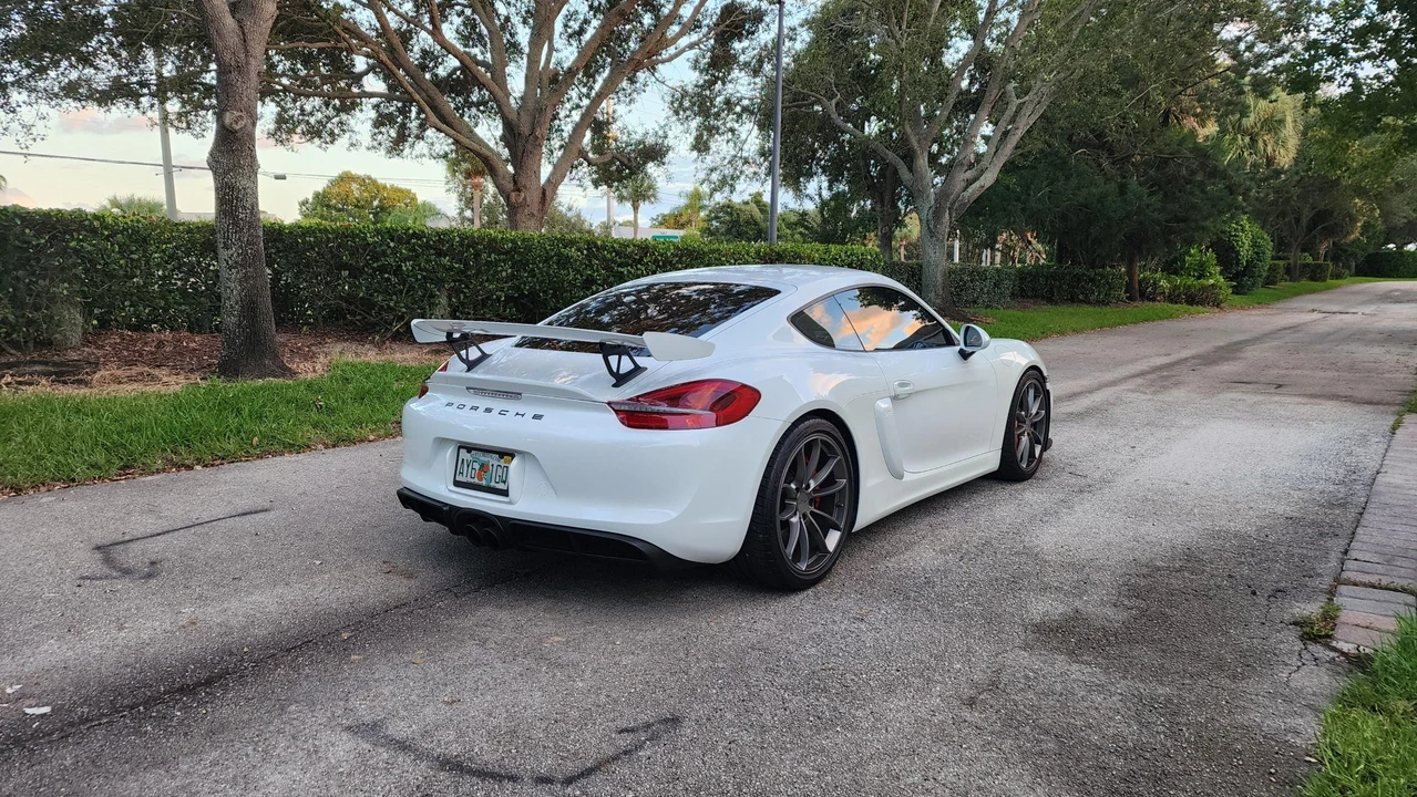 2016 Porsche 981 Cayman GT4 - Image 13 of 31
