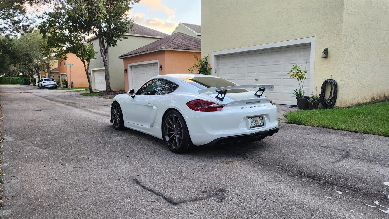 2016 Porsche 981 Cayman GT4 - Image 18 of 31