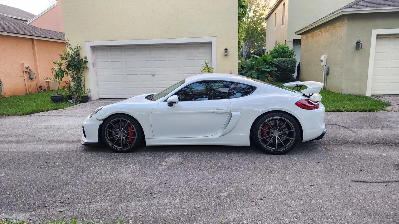 2016 Porsche 981 Cayman GT4 - Image 22 of 31