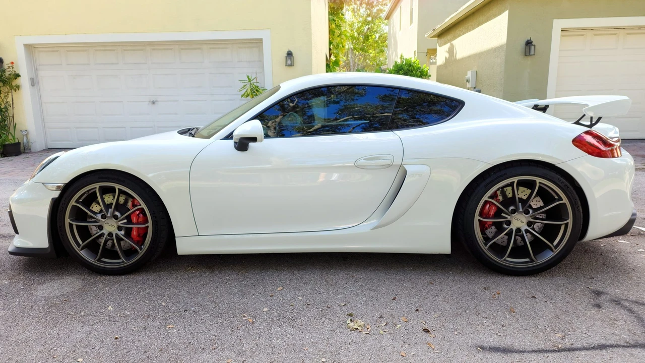 2016 Porsche 981 Cayman GT4 - Image 21 of 31