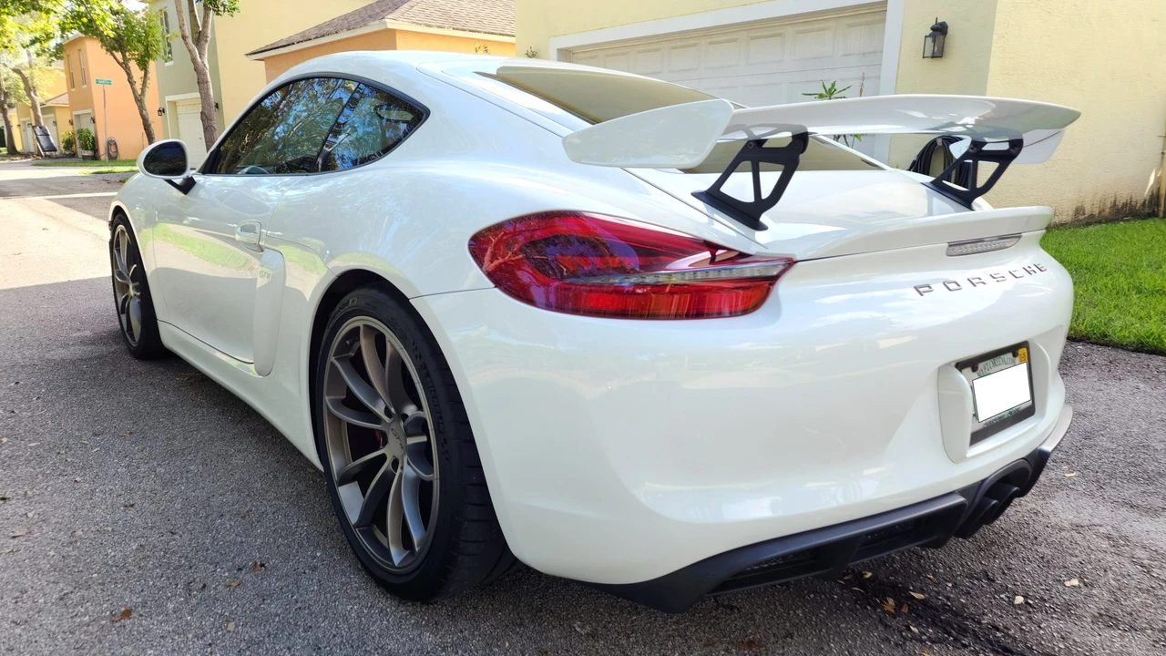 2016 Porsche 981 Cayman GT4 - Image 17 of 31
