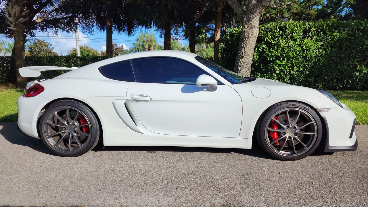 2016 Porsche 981 Cayman GT4 - Image 9 of 31