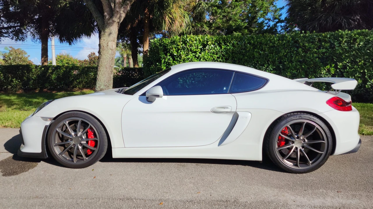 2016 Porsche 981 Cayman GT4 - Image 20 of 31
