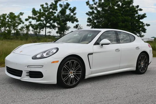 2016 Porsche Panamera Edition