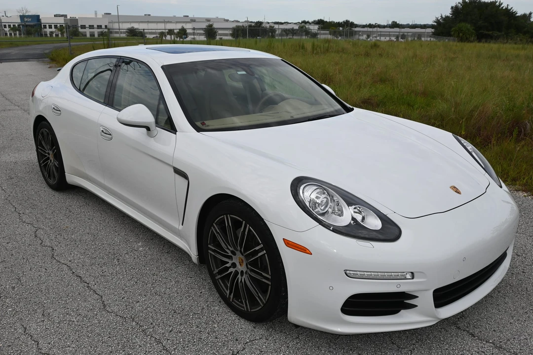 2016 Porsche 970 Panamera - Image 10 of 31