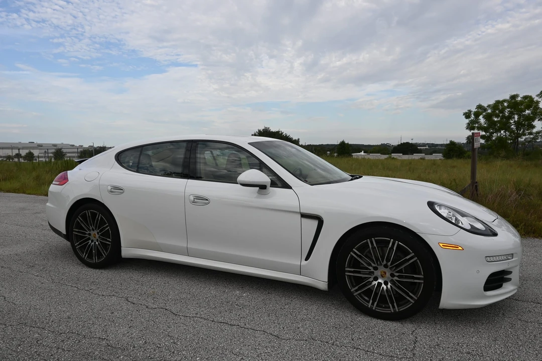 2016 Porsche 970 Panamera - Image 14 of 31