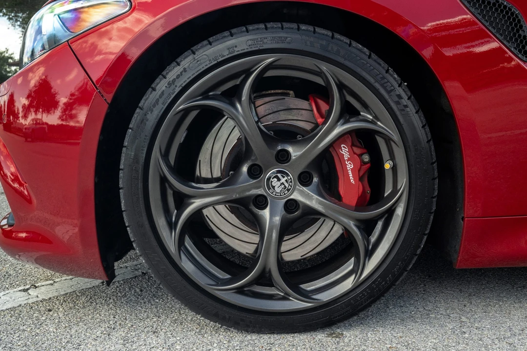 2017 Alfa Romeo Giulia Quadrifoglio - Image 28 of 31