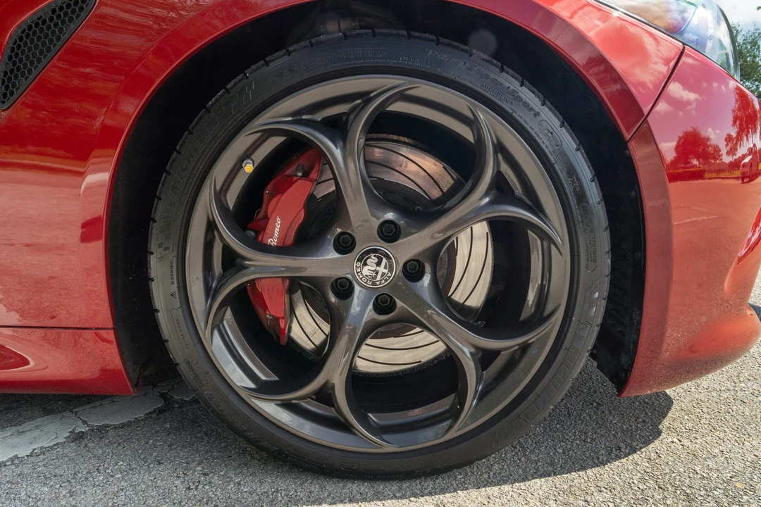 2017 Alfa Romeo Giulia Quadrifoglio - Image 29 of 31