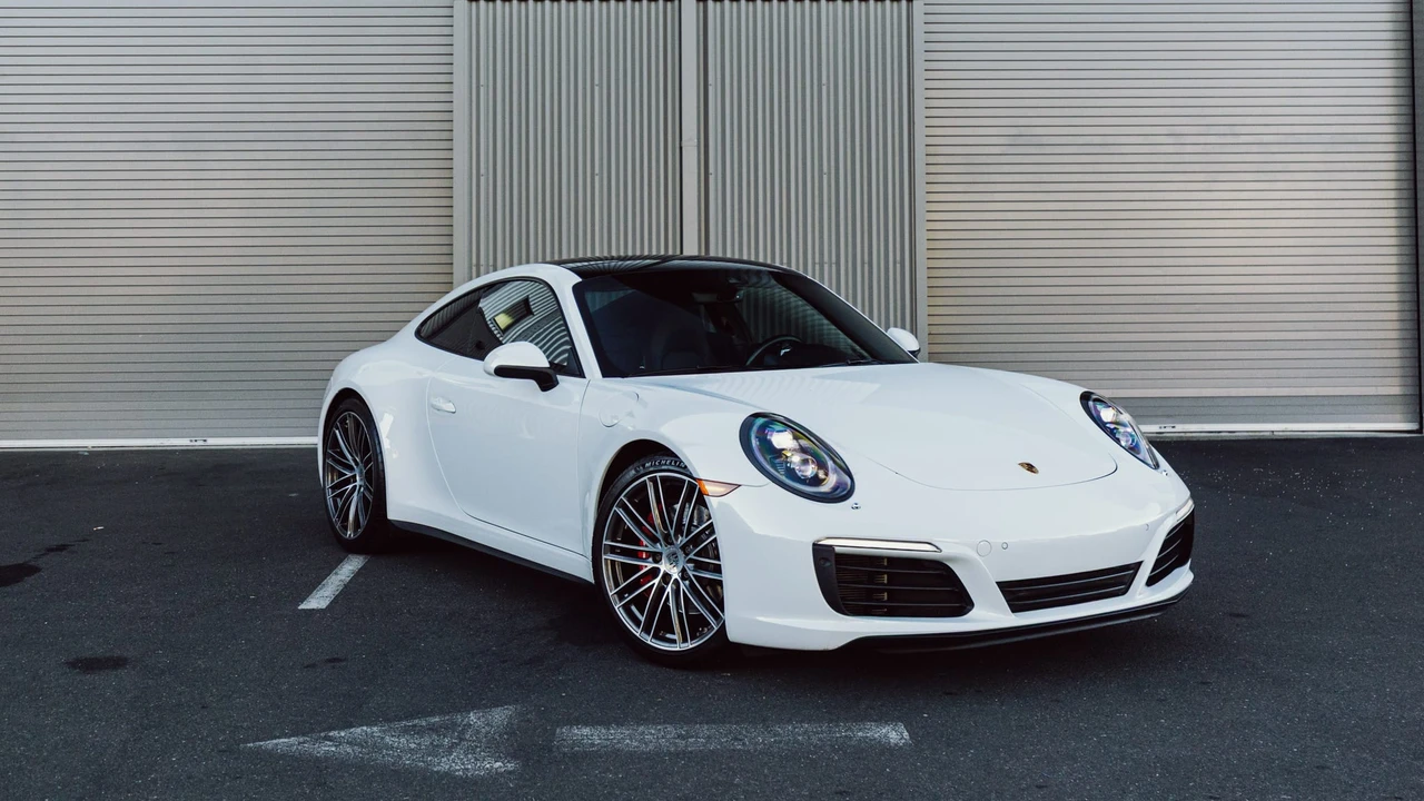 2017 Porsche 991 Carrera 4S - Image 9 of 31