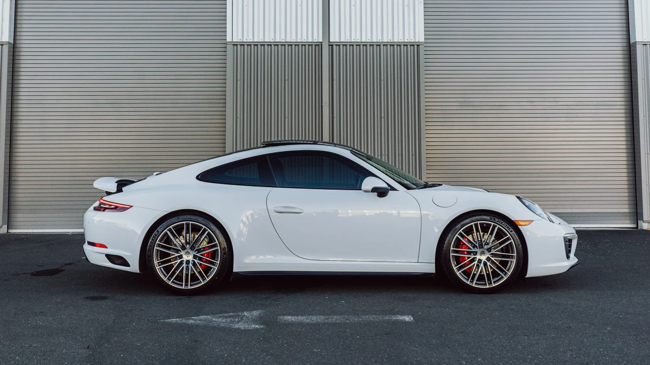 2017 Porsche 991 Carrera 4S - Image 8 of 31