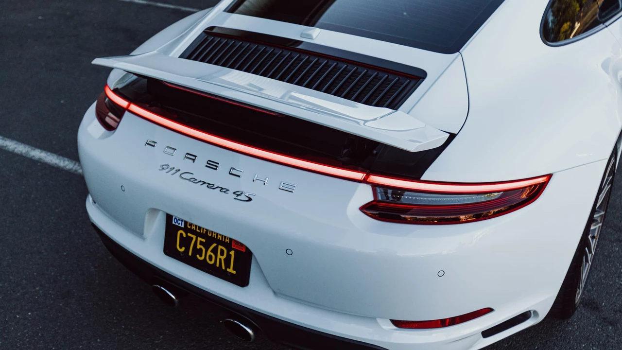 2017 Porsche 991 Carrera 4S - Image 17 of 31
