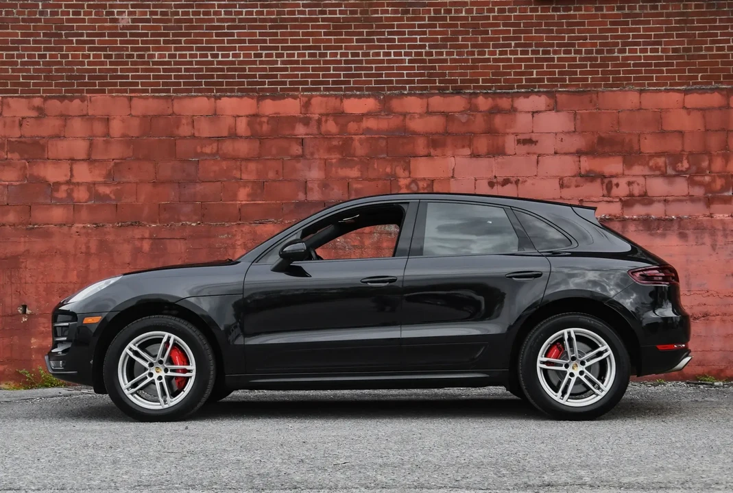 2017 Porsche Macan Turbo - Image 6 of 6