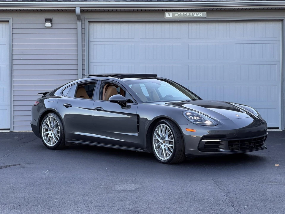 2017 Porsche 971 Panamera - Image 26 of 31