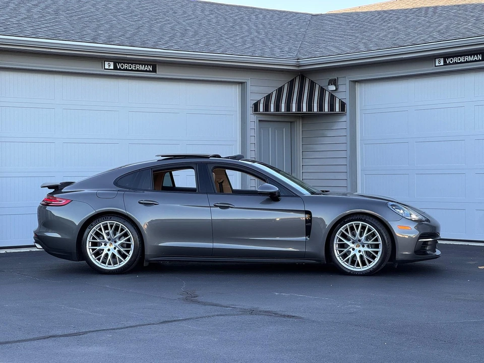 2017 Porsche 971 Panamera - Image 25 of 31