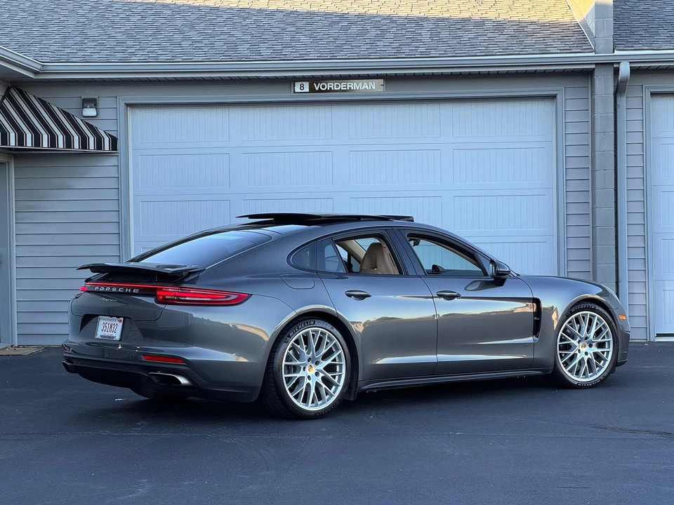 2017 Porsche 971 Panamera - Image 24 of 31