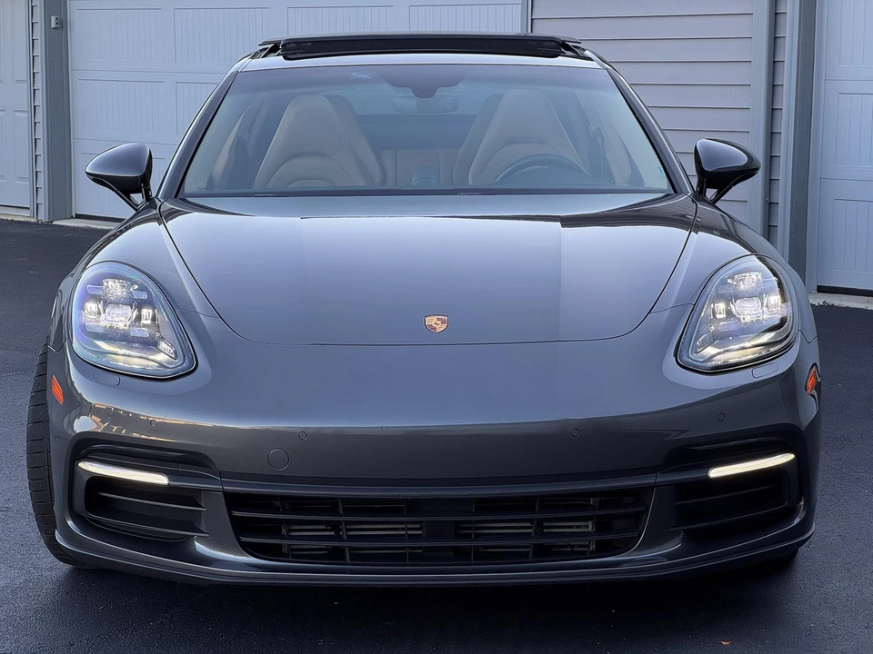 2017 Porsche 971 Panamera - Image 28 of 31