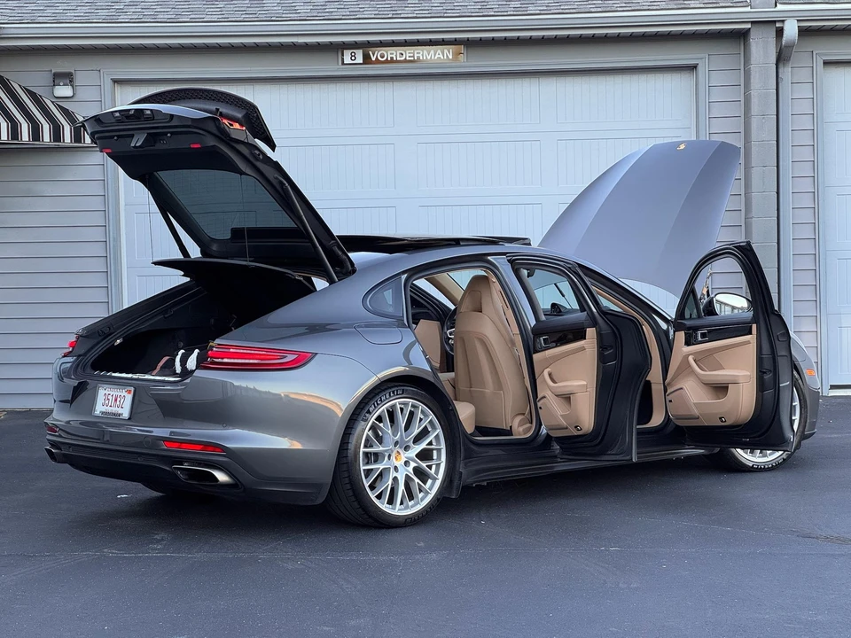 2017 Porsche 971 Panamera - Image 29 of 31