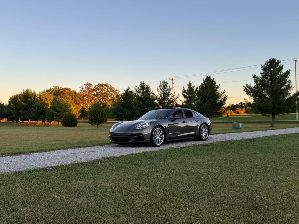 2017 Porsche 971 Panamera - Image 2 of 31