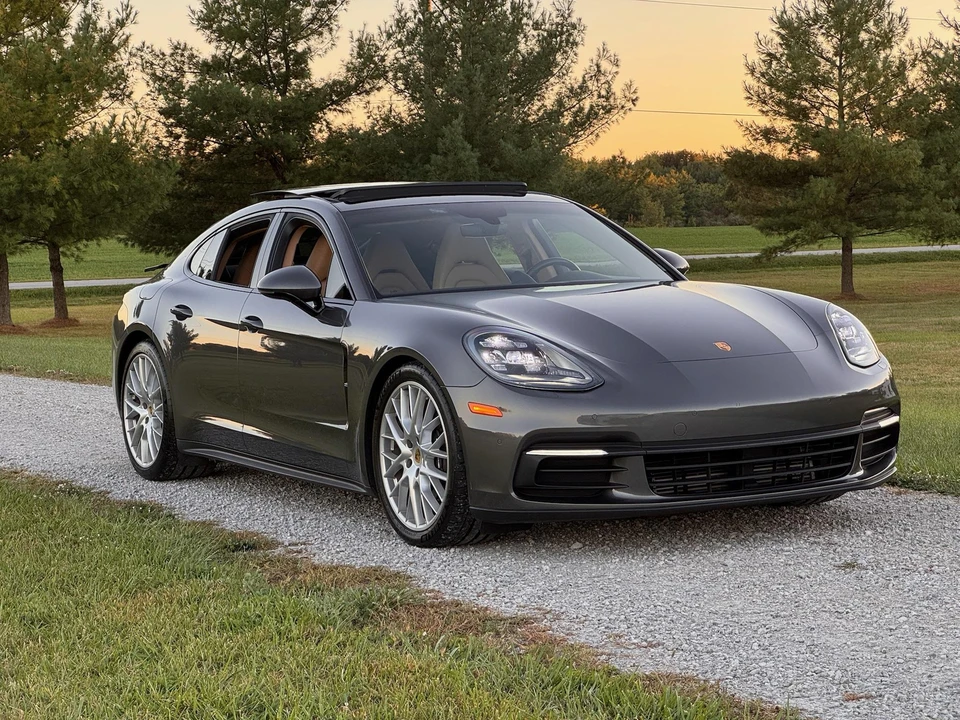 2017 Porsche 971 Panamera - Image 17 of 31