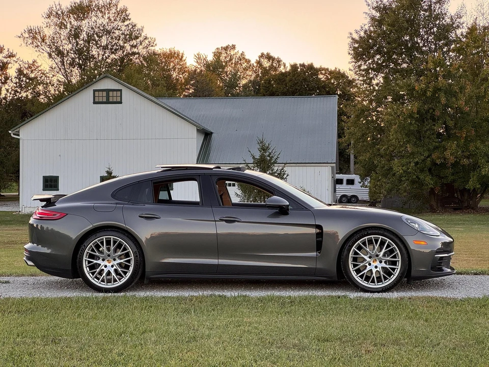 2017 Porsche 971 Panamera - Image 14 of 31