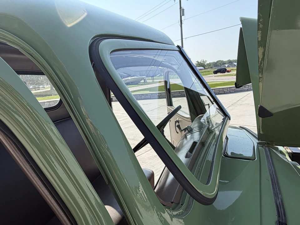 1946 Chevrolet Stylemaster & Fleetmaster & Fleetline - Image 25 of 31