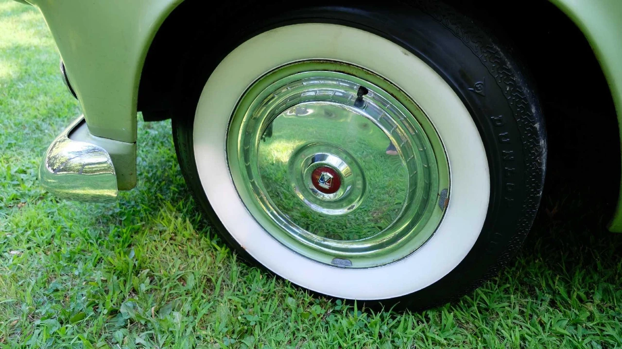 1956 Ford Thunderbird 1st Gen - Image 25 of 31