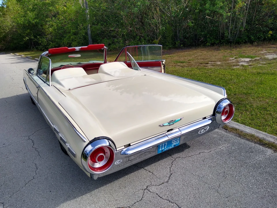 1962 Ford Thunderbird 3rd Gen - Image 12 of 31