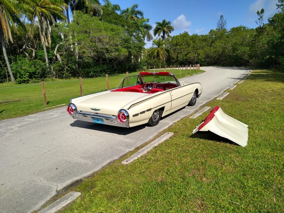1962 Ford Thunderbird 3rd Gen - Image 14 of 31