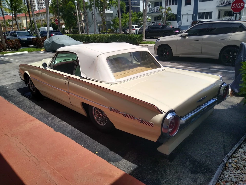 1962 Ford Thunderbird 3rd Gen - Image 9 of 31