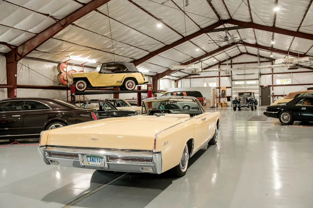 1967 Lincoln Continental 4th Gen - Image 11 of 31