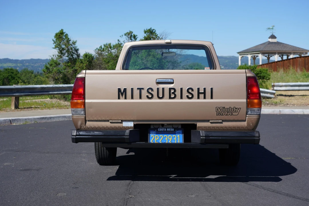 1985 Mitsubishi Triton 2nd Gen - Image 20 of 31