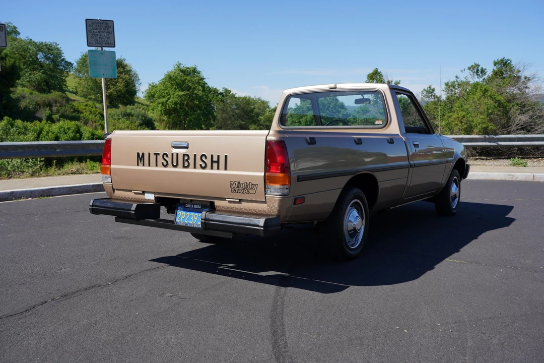 1985 Mitsubishi Triton 2nd Gen - Image 16 of 31