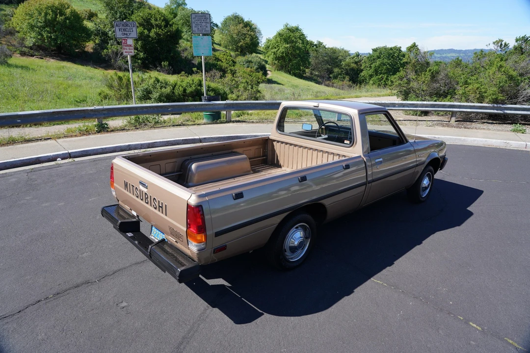 1985 Mitsubishi Triton 2nd Gen - Image 15 of 31