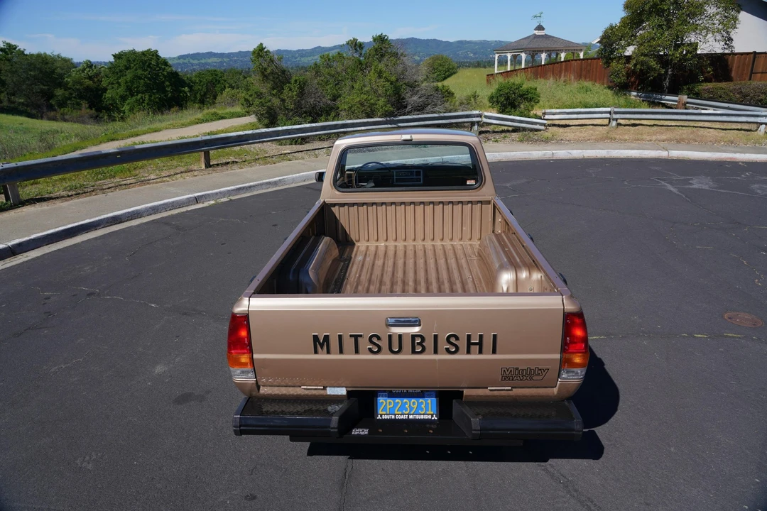 1985 Mitsubishi Triton 2nd Gen - Image 19 of 31