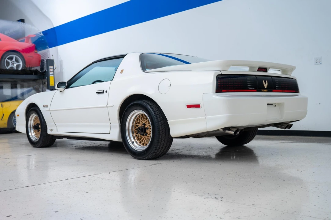 1989 Pontiac Firebird Trans Am 3rd Gen - Image 9 of 31