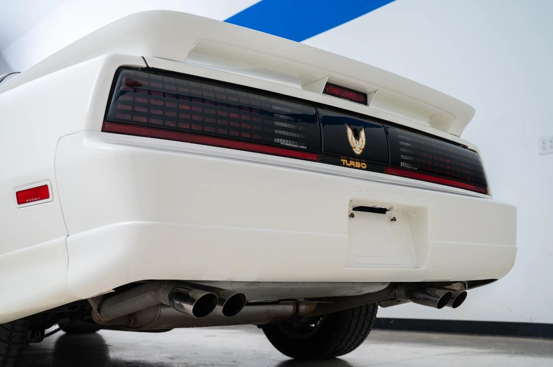 1989 Pontiac Firebird Trans Am 3rd Gen - Image 24 of 31
