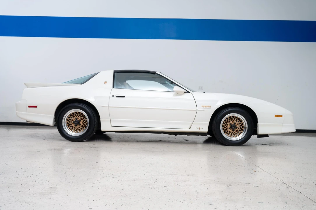 1989 Pontiac Firebird Trans Am 3rd Gen - Image 5 of 31