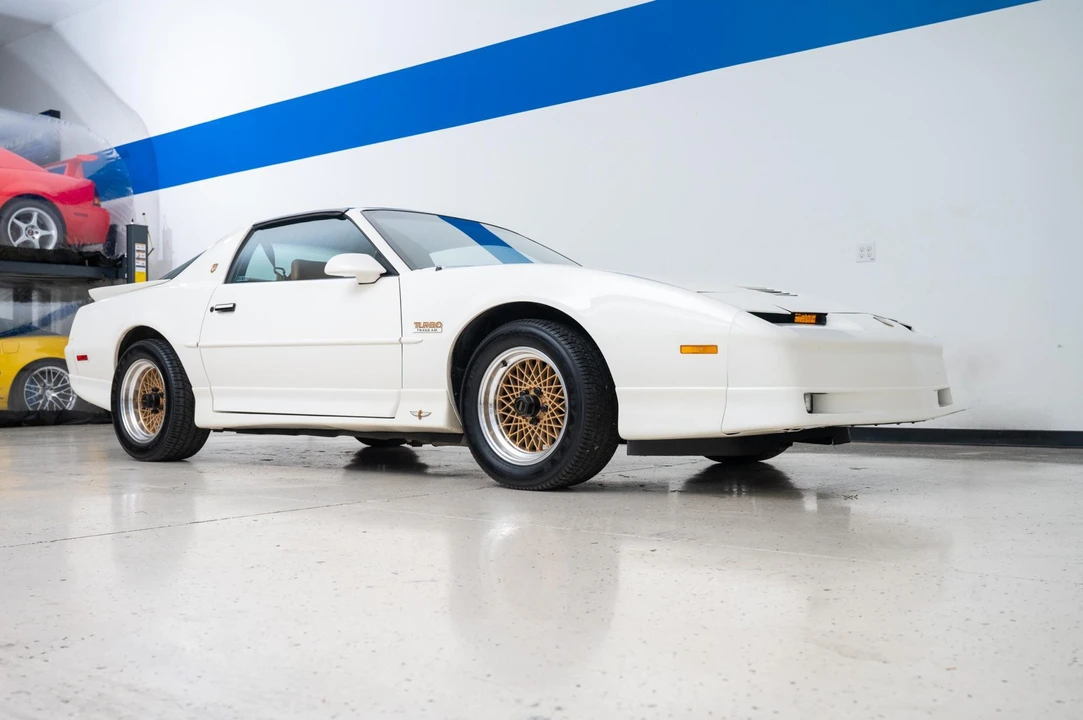 1989 Pontiac Firebird Trans Am 3rd Gen - Image 4 of 31
