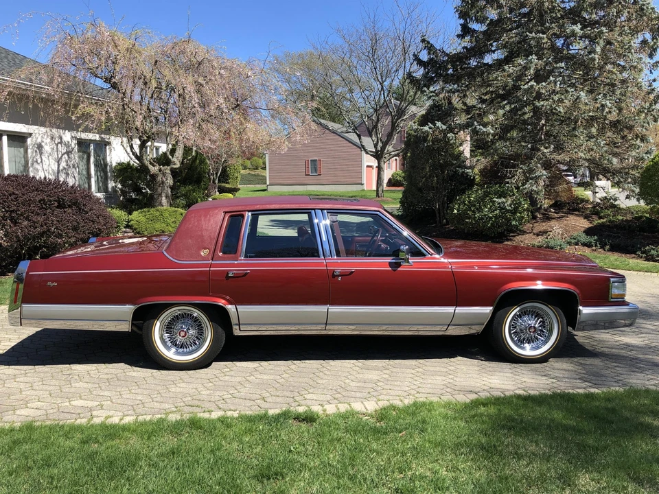 1992 Cadillac Brougham - Image 18 of 31