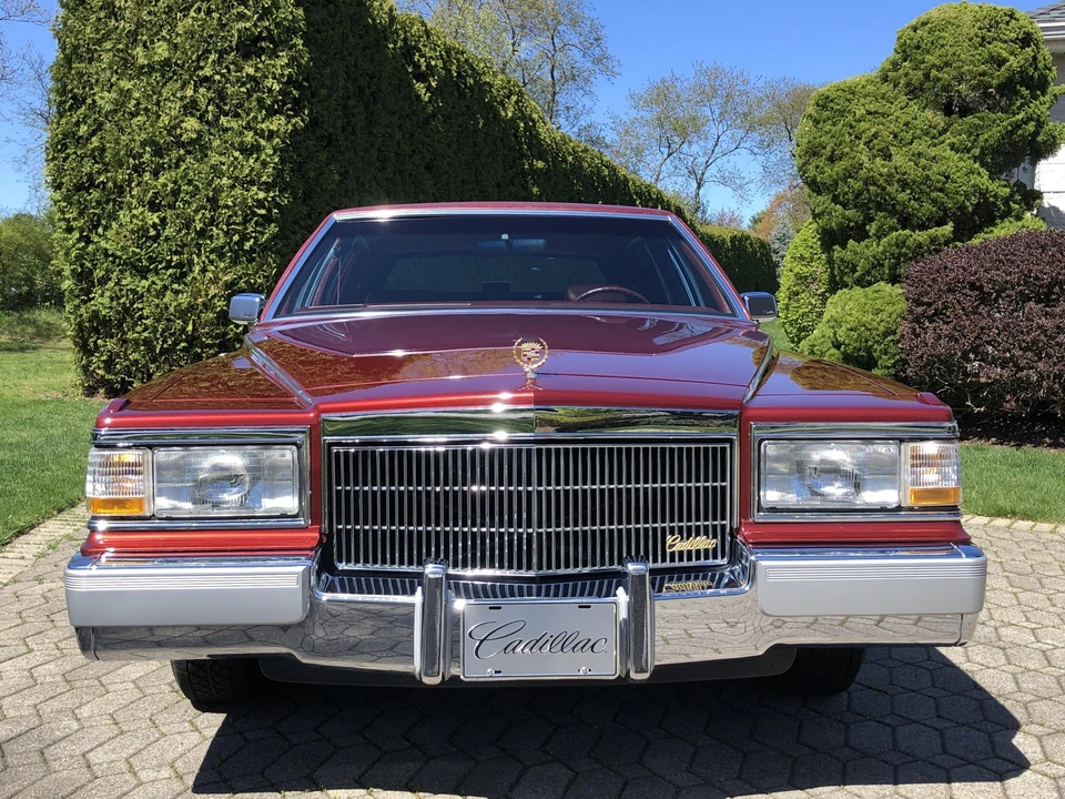 1992 Cadillac Brougham - Image 23 of 31