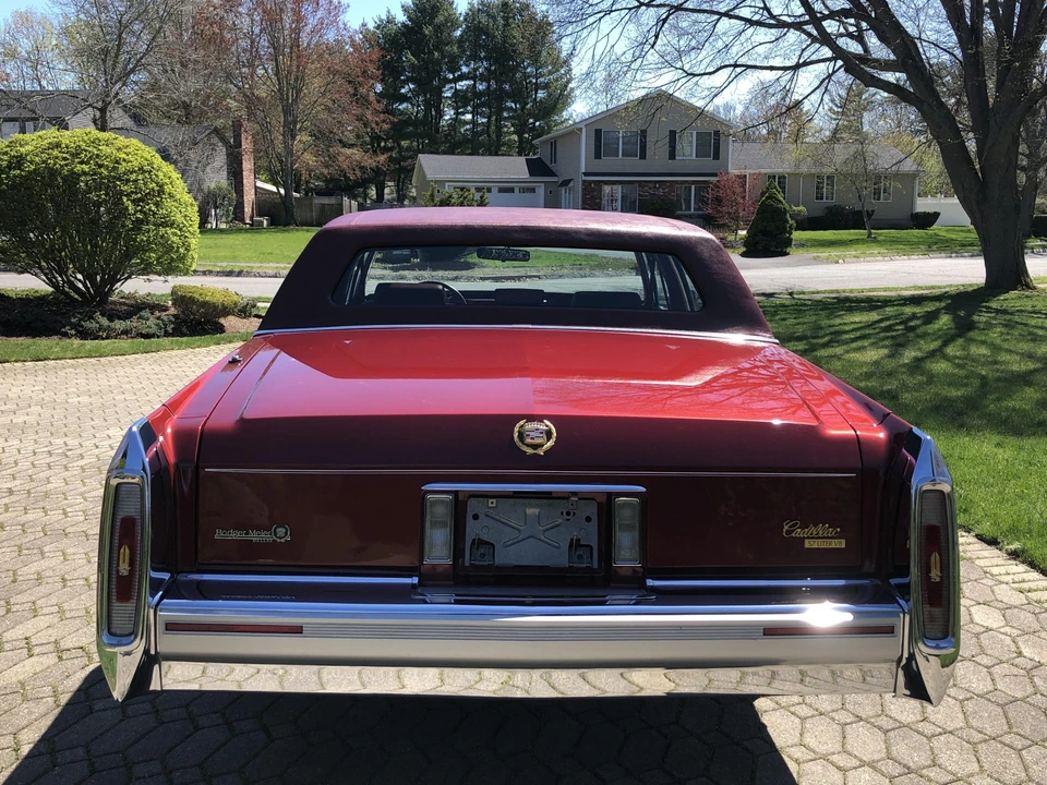 1992 Cadillac Brougham - Image 11 of 31