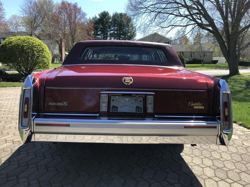 1992 Cadillac Brougham - Image 10 of 31