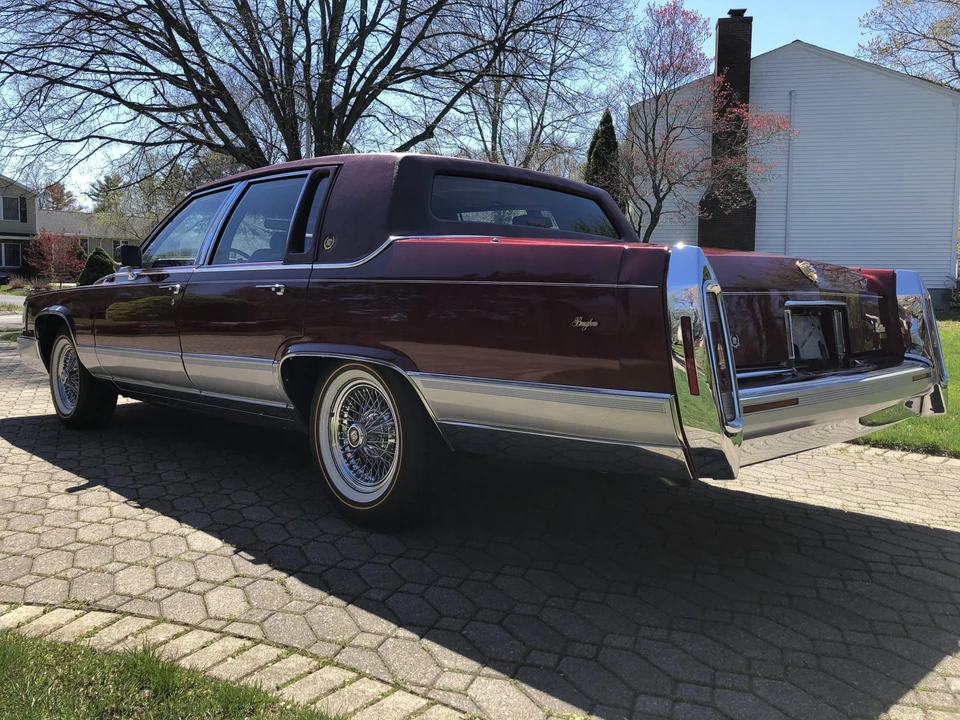 1992 Cadillac Brougham - Image 9 of 31