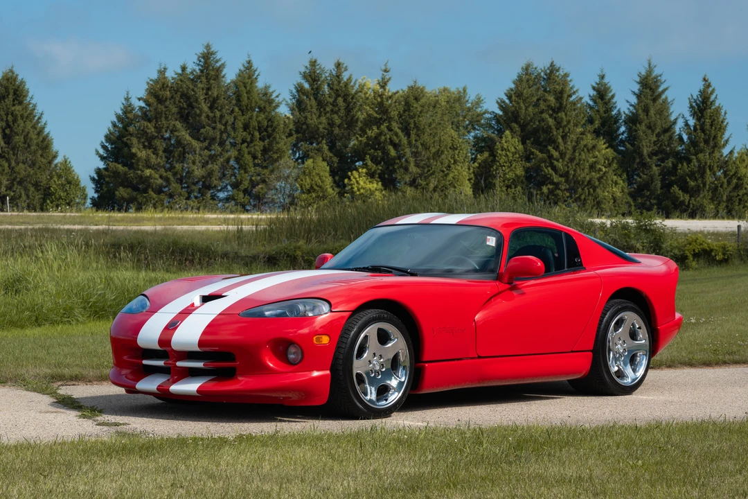 2000 Dodge Viper GTS 2nd Gen - Image 2 of 31
