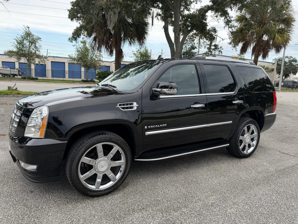 2008 Cadillac Escalade & EXT 3rd Gen - Image 2 of 31