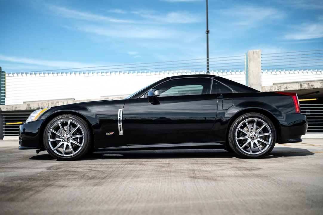 2009 Cadillac XLR-V - Image 7 of 31