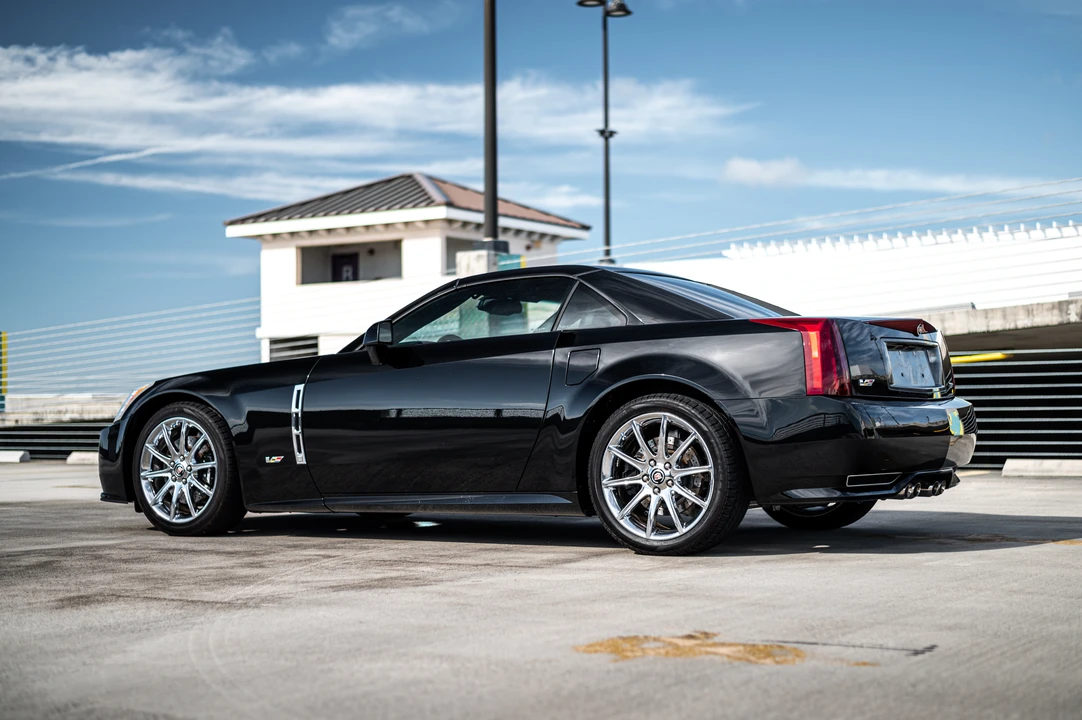2009 Cadillac XLR-V - Image 8 of 31